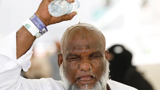 Soaring temperatures scorch pilgrims on Haj in Saudi Arabia