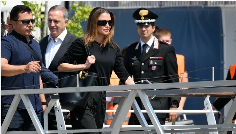 الأسرة الهاشمية تشارك في زفاف بيزوس... حضور لافت للملكة رانيا وولي العهد