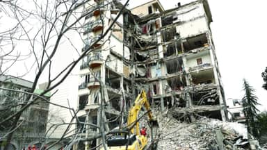 إيران تهدّد بضرب الجامعات الأميركية في الشرق الأوسط