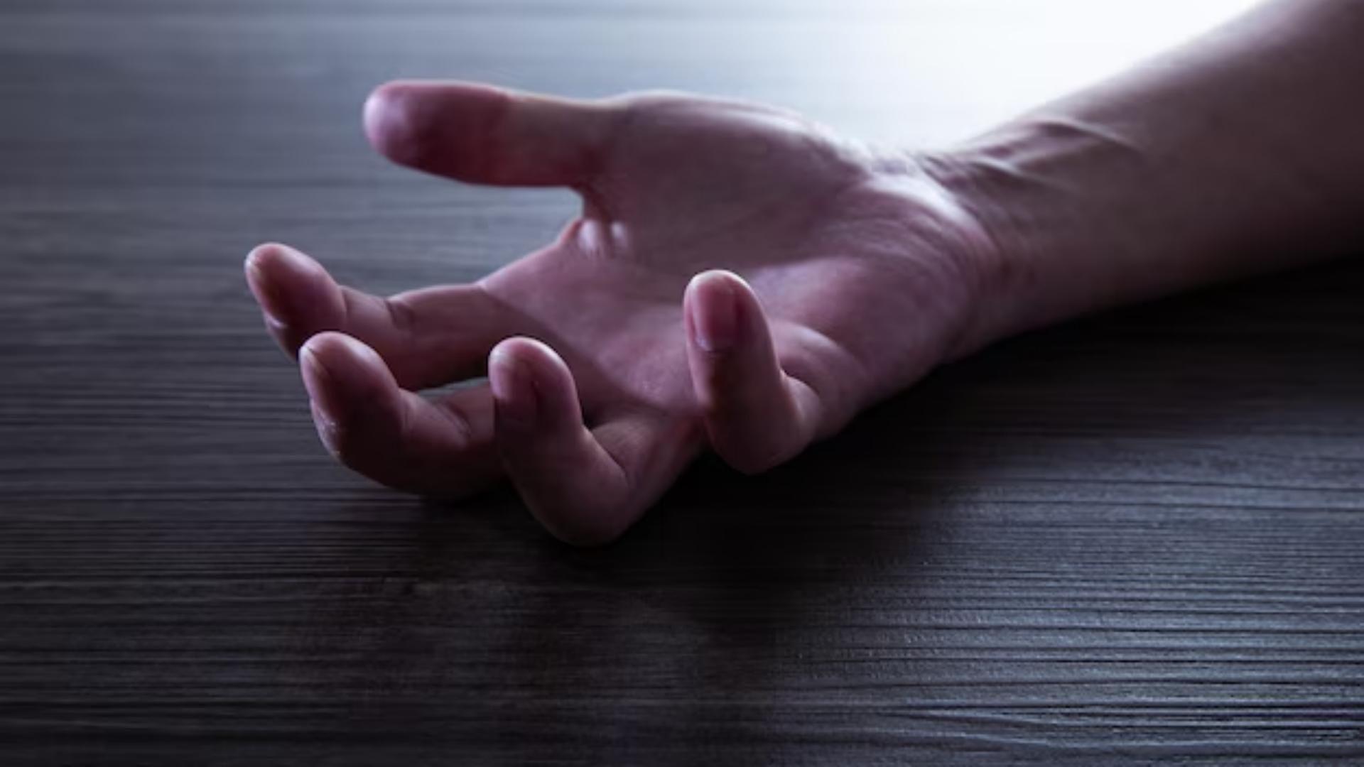 شابّ مغمى عليه في "خيمة الانتظار"... إليكم التفاصيل!
