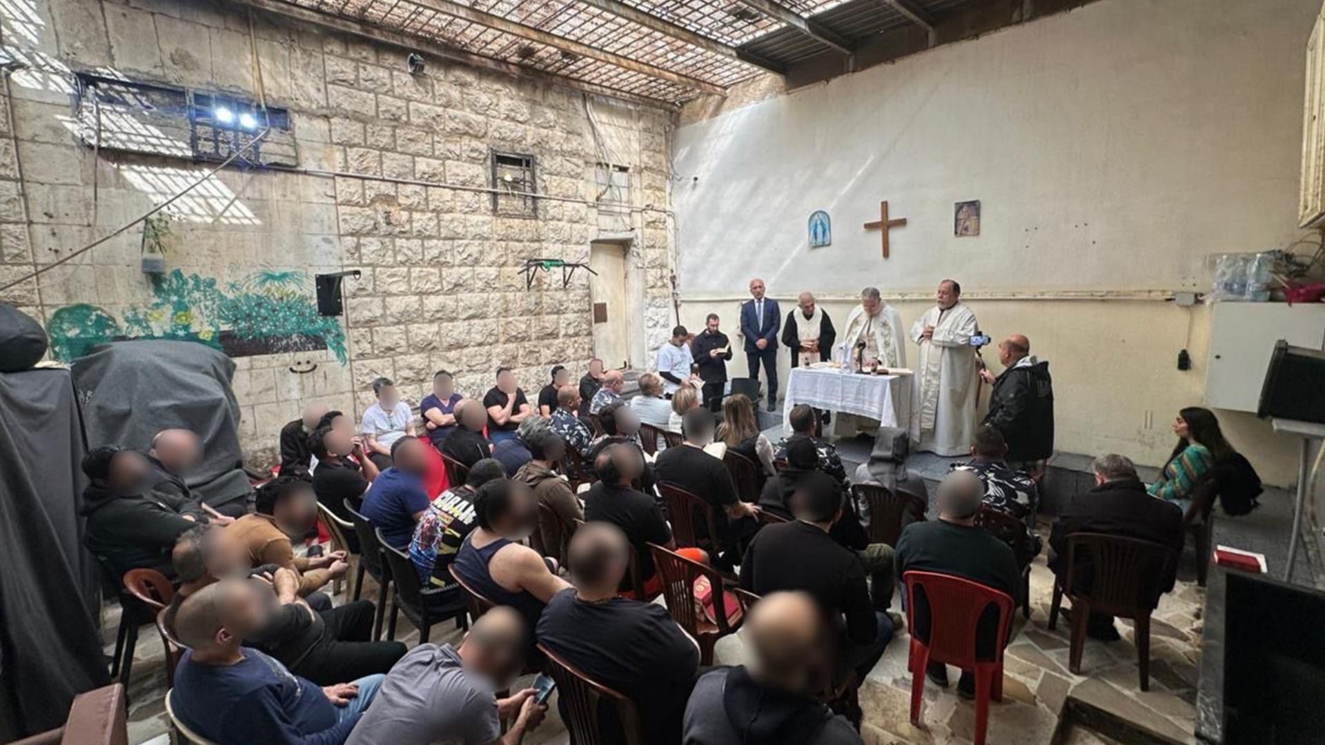 بالصّور: قدّاس في السّجن