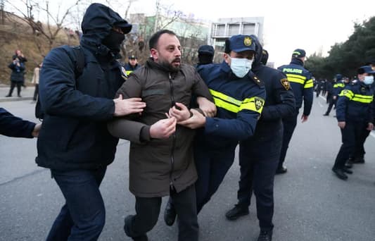 Georgian police arrest opposition leaders at pro-EU protest