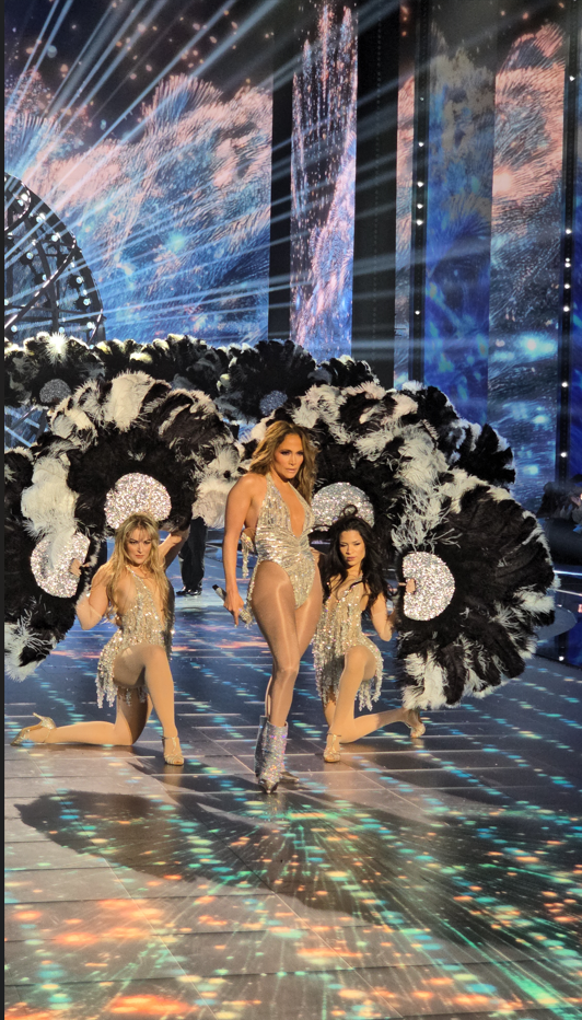 جيلبير حداد... مصمّم الحفلات الذي أضفى سحرًا على عرض إيلي صعب في الرياض