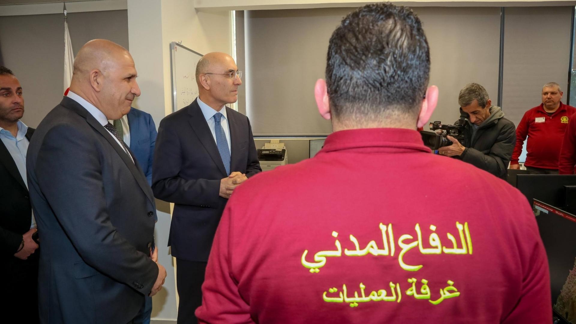 الحجار تفقّد غرفة عمليات الدفاع المدني في فرن الشباك واطّلع على جهوزية العناصر