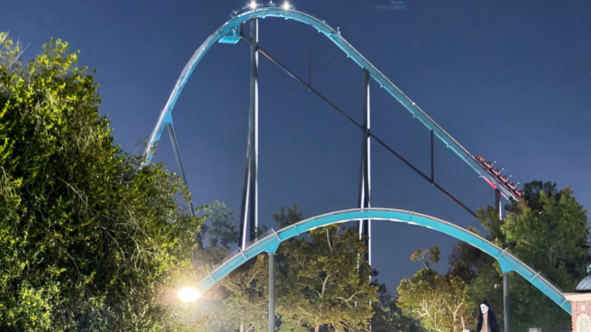 One Dead And Several Hurt After Rollercoaster Incident At Six Flags In US