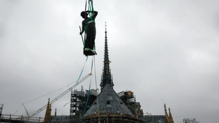 Notre-Dame gets back St Thomas statue adorning spire base