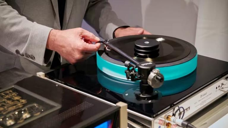 Bob Dylan's unique 2021 disk sells for $1.77 million at auction