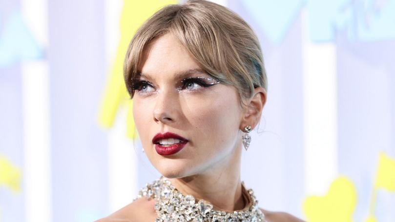 Taylor Swift First Artist to Claim Entire Top 10 on Hot Songs Chart