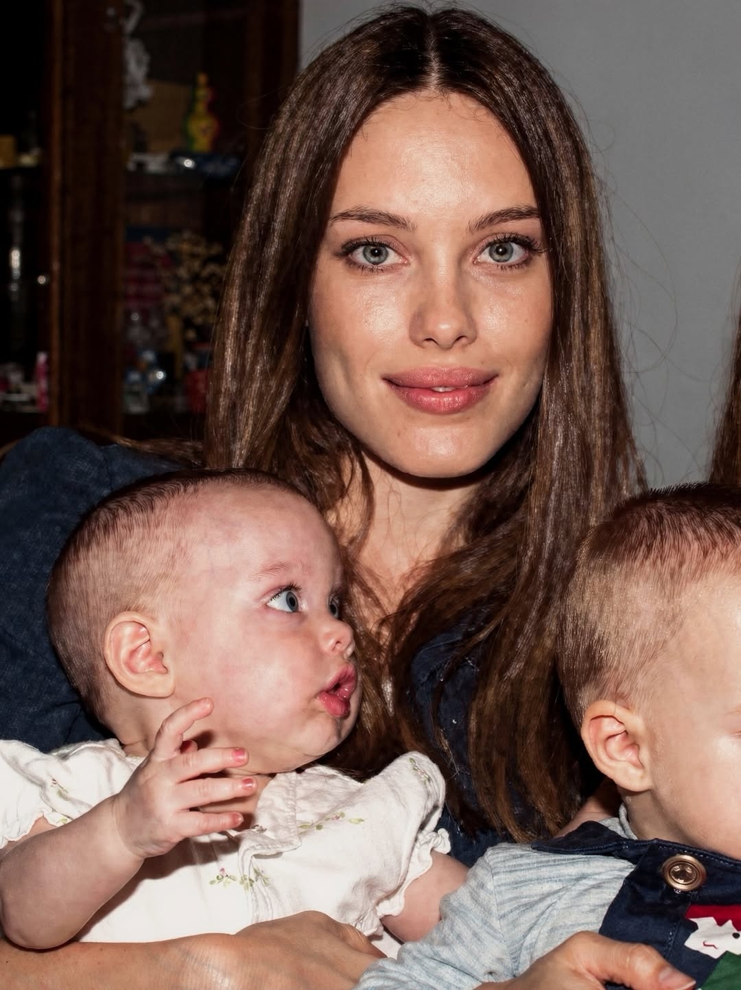 بالصور: والدة أنجلينا جولي تضاهيها جمالاً وإنسانية