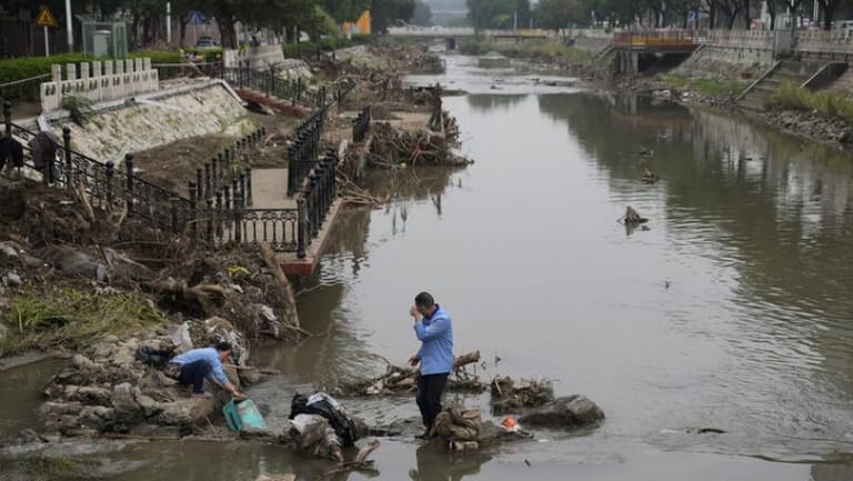 4 قتلى و48 مفقوداً بسبب أمطار غزيرة