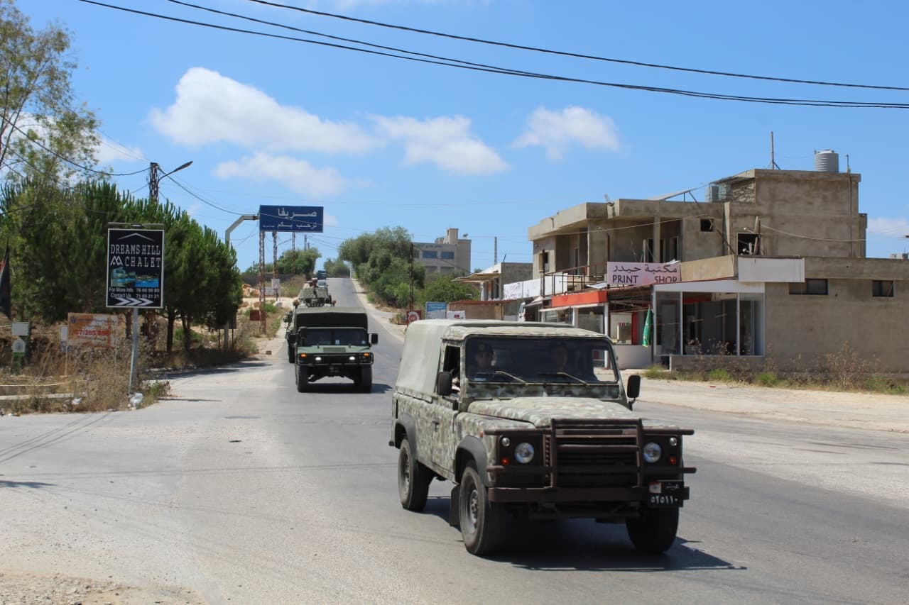 بالصور: الجيش يسيّر دوريات ويقيم حواجز ونقاط مراقبة في بلدات فرون والغندورية وقلاوية وبرج قلاوية وكفردونين - بنت جبيل وقاقعية الجسر - النبطية وصريفا - صور