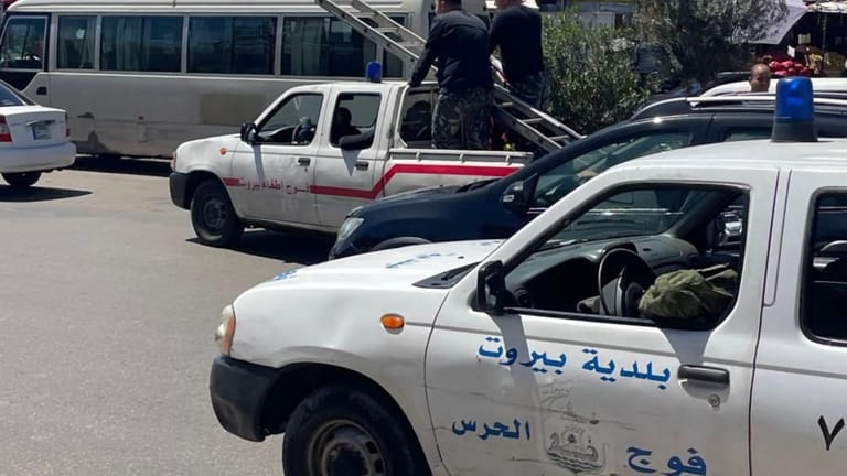 بالصّور: إزالة الشعارات والصور عن الأملاك العامة في بيروت