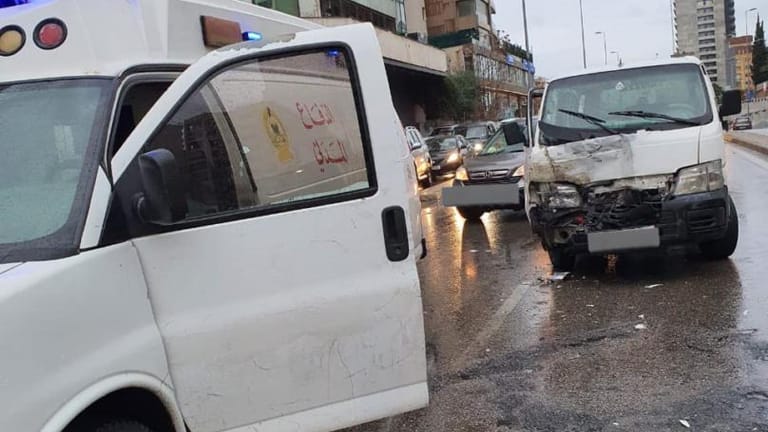 بالصّورة: 4 جرحى اثر حادث سير