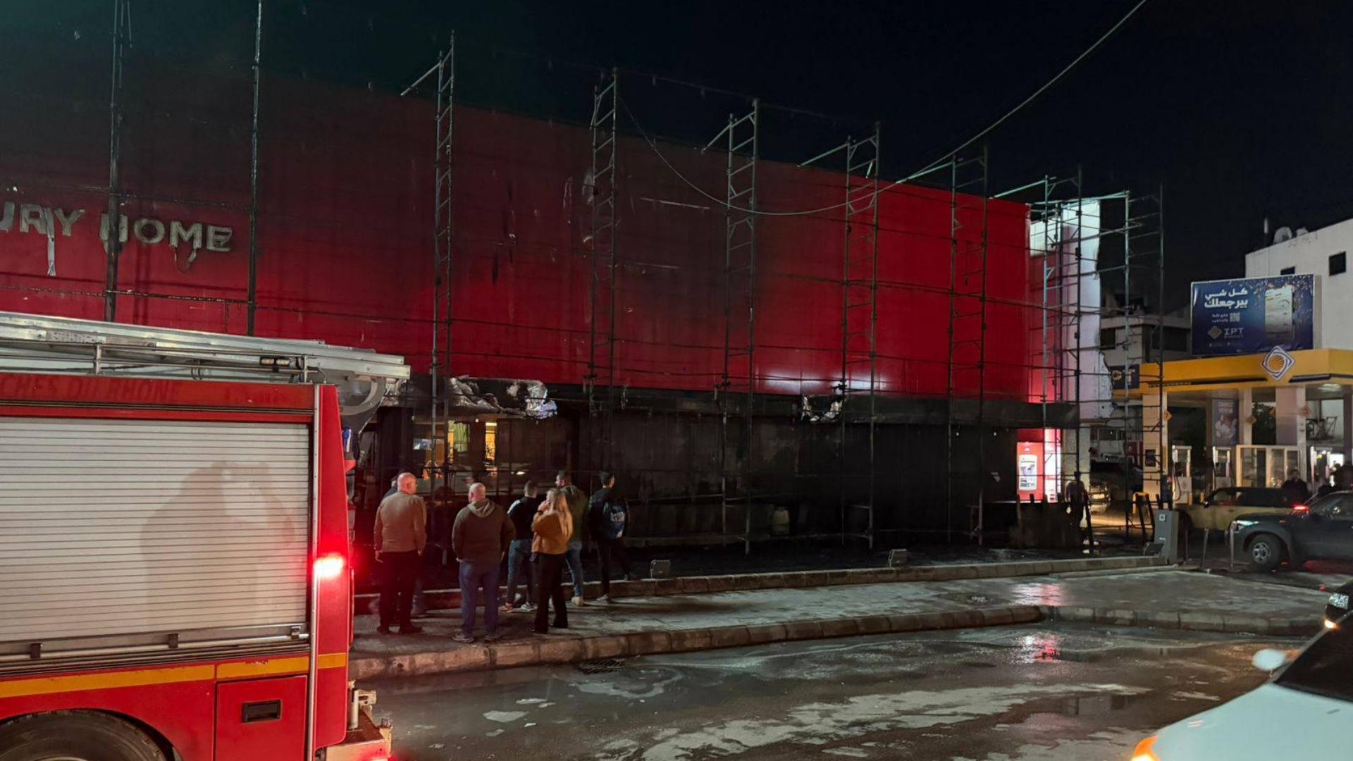 بالصّور: إخماد حريق "خوري هوم" والأضرار مادية