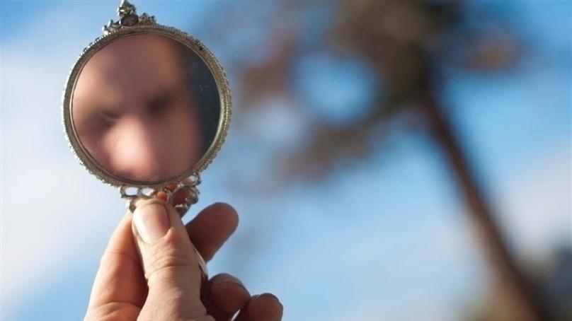 عضلات الوجه تكشف النرجسي