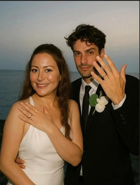 هل احتفلت منة شلبي بخطبتها؟ صورة تثير الجدل