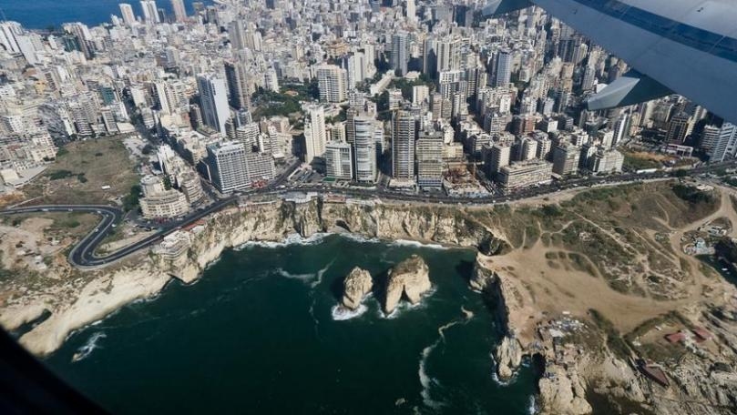 رمى نفسه في البحر... وهذه أوصافه