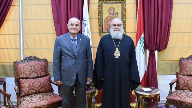 وزير الدفاع زار البطريرك اليازجي معزيًا بشهداء تفجير دمشق