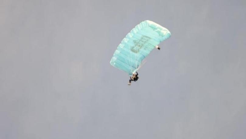 Photos: 88-Year-Old Bosnian Keeps Fit by Skydiving