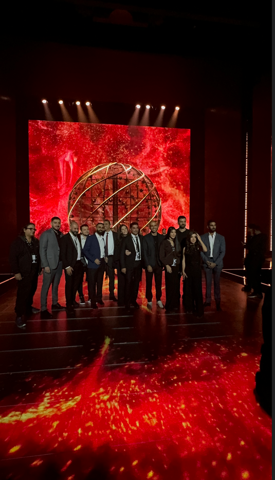 جيلبير حداد... مصمّم الحفلات الذي أضفى سحرًا على عرض إيلي صعب في الرياض