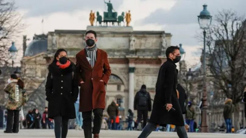 Swiss halve quarantine period to five days to cope with Omicron surge