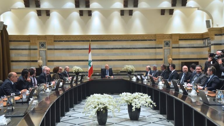 تفاصيل جلسة مجلس الوزراء: 5 ليترات بنزين للمُعلّمين ومقرّرات أخرى