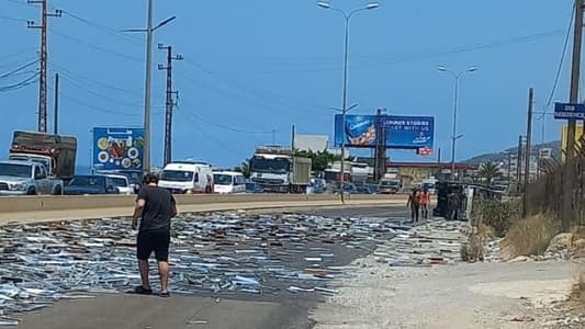 Photo: A truck load has overturned on the Kfar Abida highway heading towards Batroun, causing heavy traffic in the area