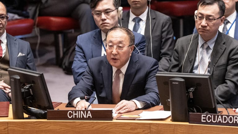 مندوب الصين في مجلس الأمن: ندعو إلى وقف إطلاق النار فورًا وندعو مجلس الأمن إلى التدخل بسرعة لوقف هذه الأزمة الكبيرة