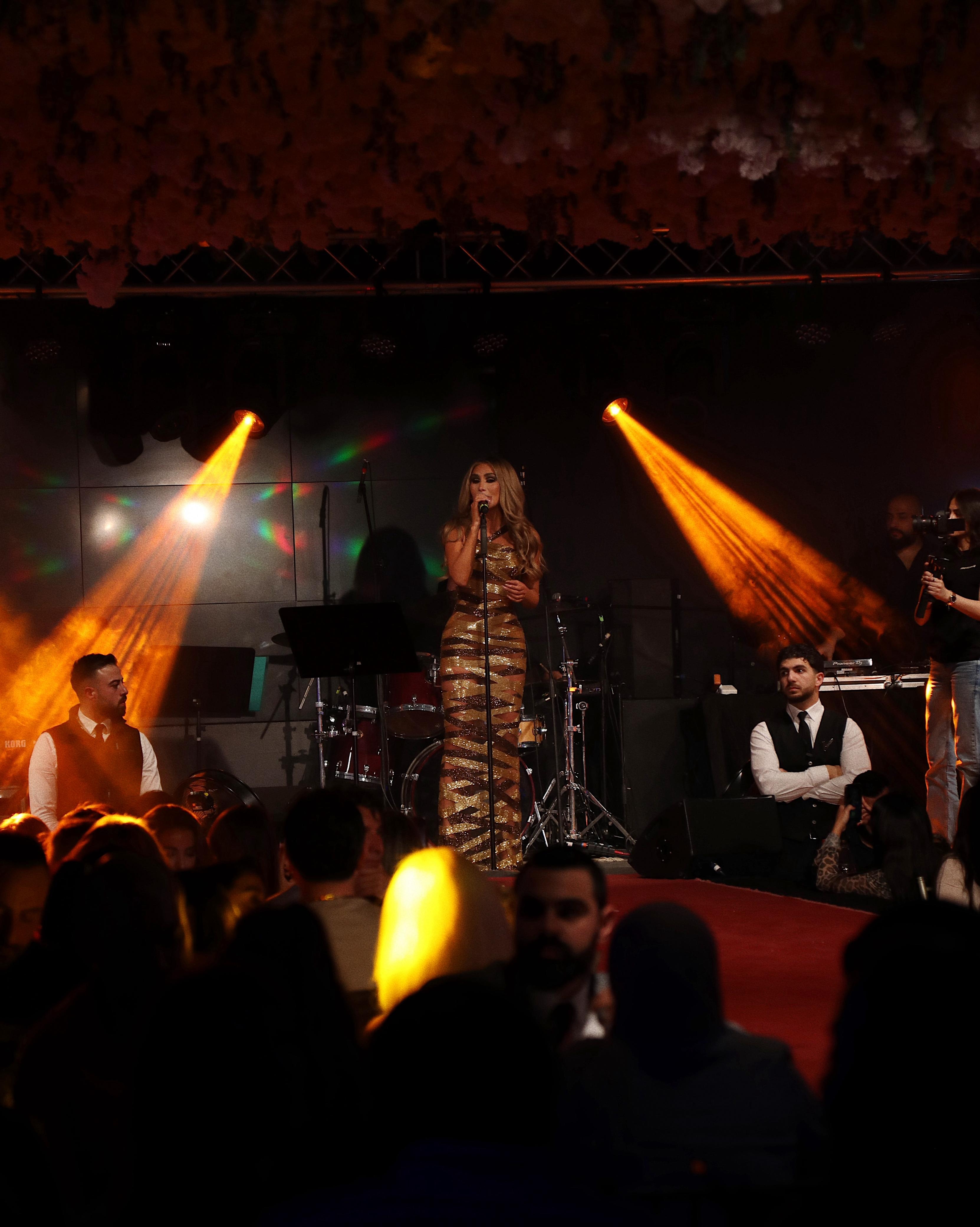 مايا دياب تخطف الأنظار بحفل جماهيريّ ناجح في هولندا