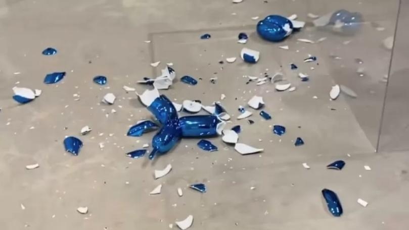 Visitor Breaks Iconic Jeff Koons Balloon Dog Sculpture in Miami