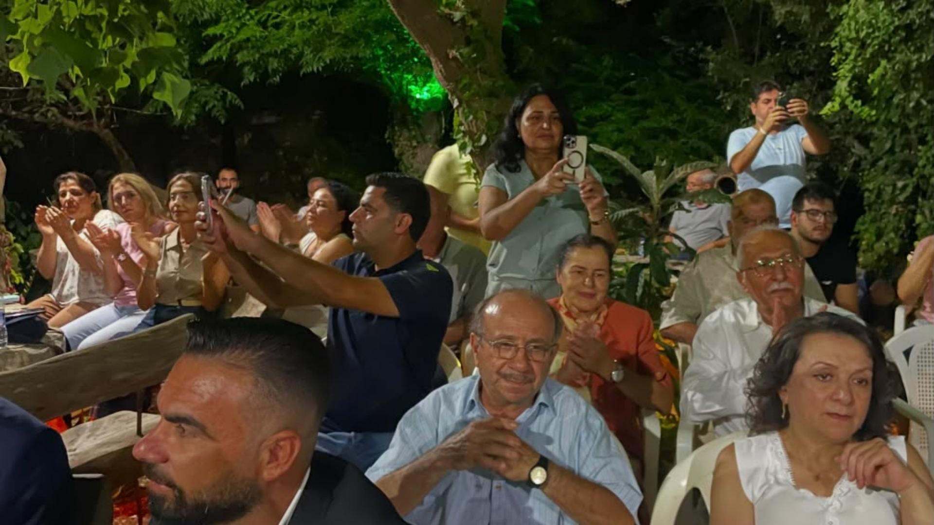 ليلة مختلفة في الجاهلية... سماء كهف الفنون تنبض شعراً وموسيقى