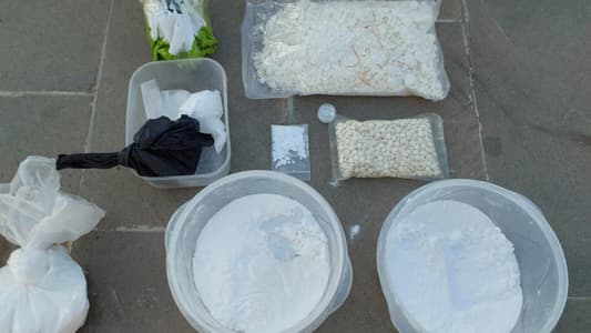 يُدير عصابة لتصنيع الكبتاغون وتهريبها...