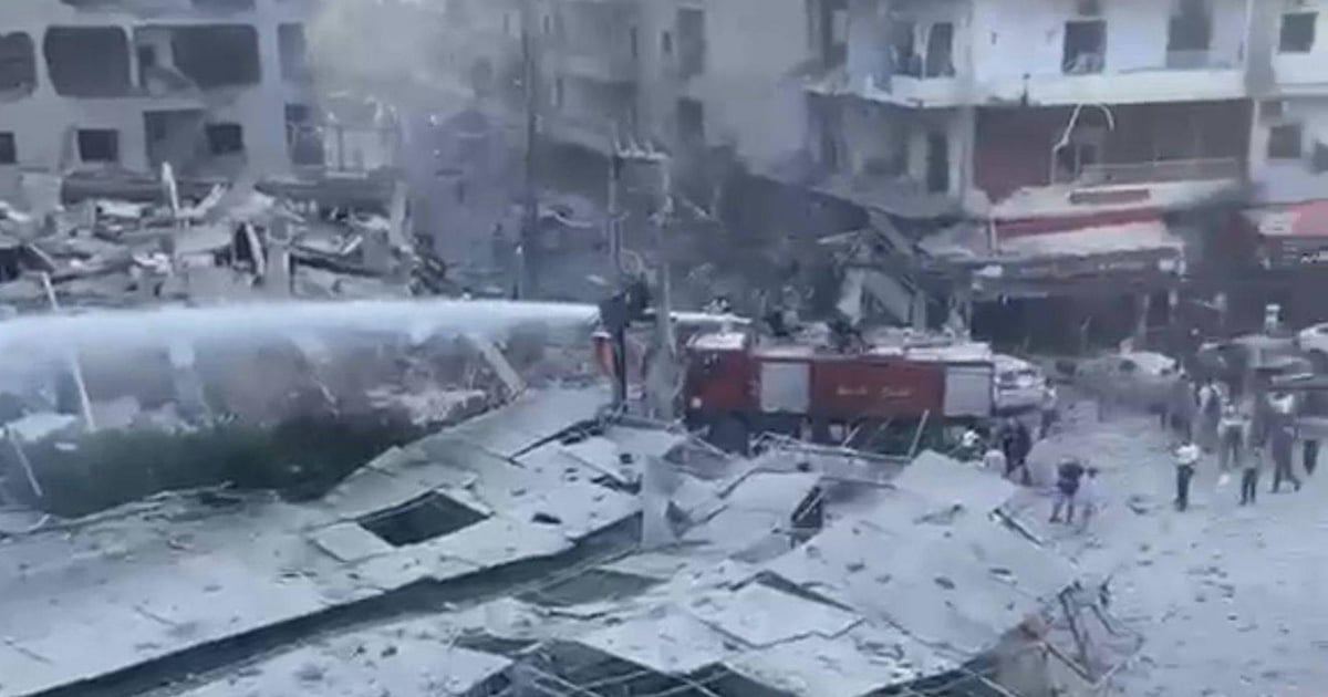 بالصّور: إخماد الحريق نتيجة الغارة التي استهدفت محيط مستشفى جبل عامل

@CivilDefenseLB