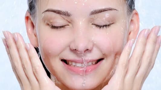 الطريقة الصحيحة لتنظيف بشرة الوجه