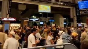 بالفيديو: فوضى في المطارات