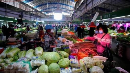 Chinese stock up on food as temperatures fall and COVID-19 spreads