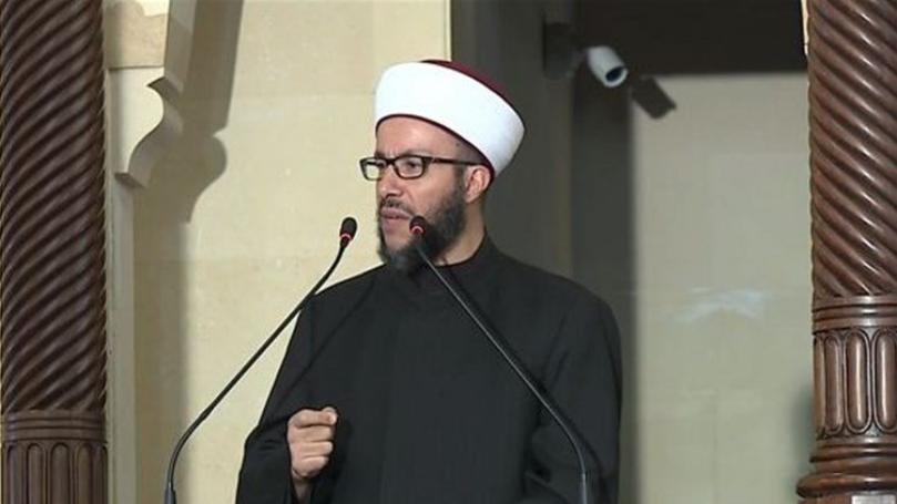الشيخ الكردي: عندما تكون معظم الطبقة الحاكمة من رأسها إلى فروعها وقاعدتها قد بُنيت وتكاملت على المعاني الخطيرة فكيف نتوقّع الحال؟ كرامة المواطن أقدس من كلّ الكراسي والمناصب واليوم تُهان هذه الكرامة