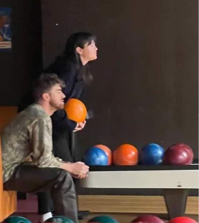 بالصور: سيلينا غوميز وحبيبها في موعد غرامي... أين؟