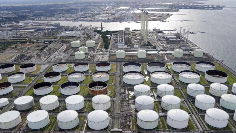 Oil prices drop on profit-taking, supply fears linger