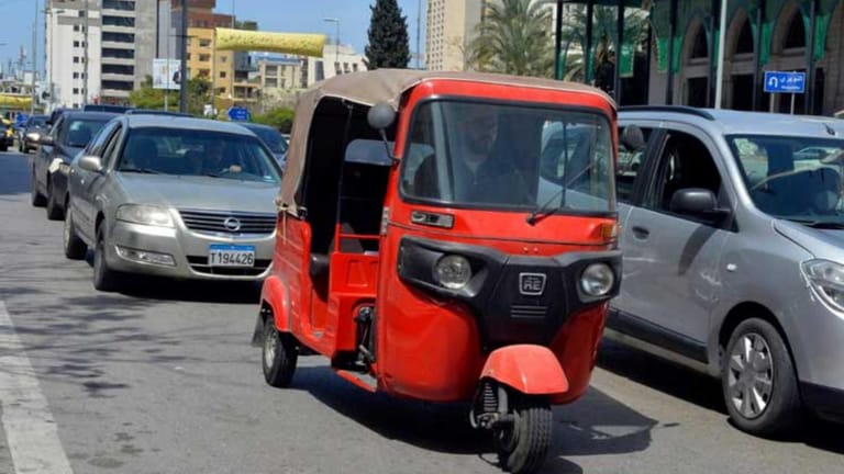 "التوك توك"... من وسيلة إنقاذ إلى فتيل أزمة