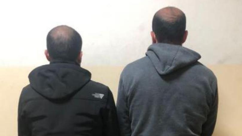 بالصور: يبيعان مواد غذائية منتهية الصلاحية وفاسدة