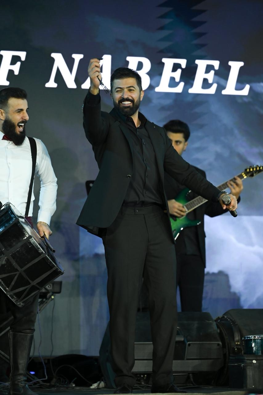 بعد ثمانية أعوام من الانتظار… بغداد تحتفي بعودة سيف نبيل بحفل جماهيري ضخم