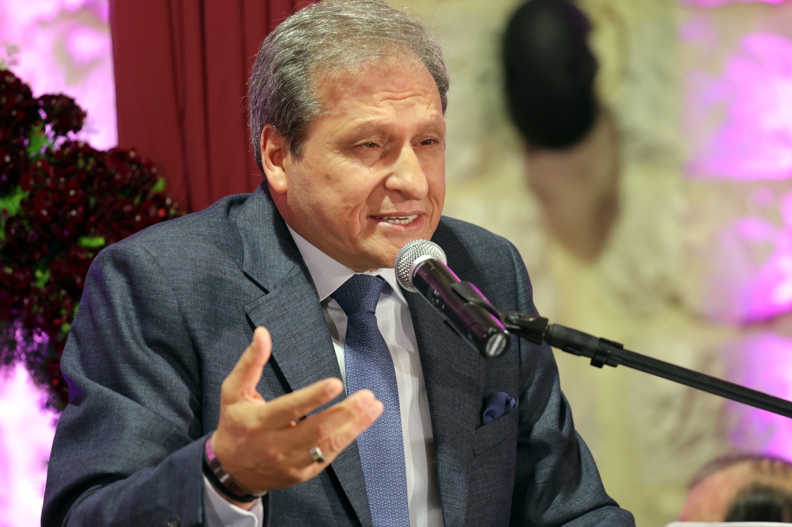قيامة الحقيقة وآلام المسيح... ترانيمٌ وتأملات شعرية وشهادة حقٍّ في كنيسة السيّدة عمشيت
