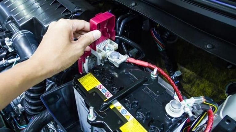 يسرق سيارات بطريقة إحتيالية ويبيعها "قطع غيار"!