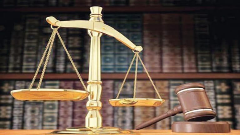 العدالة حين تشتكي