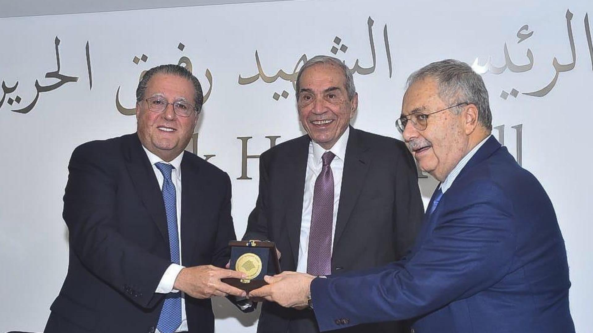 رئيس الهيئات الإقتصادية يكرم نبيل الجسر