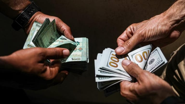 الدولار يستقبل السيّاح والمغتربين بـ40 ألفاً