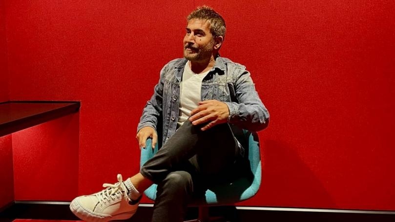 إبنة عابد فهد الشابة تلفت الأنظار بصورة عائلية عفوية