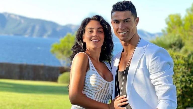 بالصور: رونالدو وجورجينا في عشاء رومانسي في الرياض