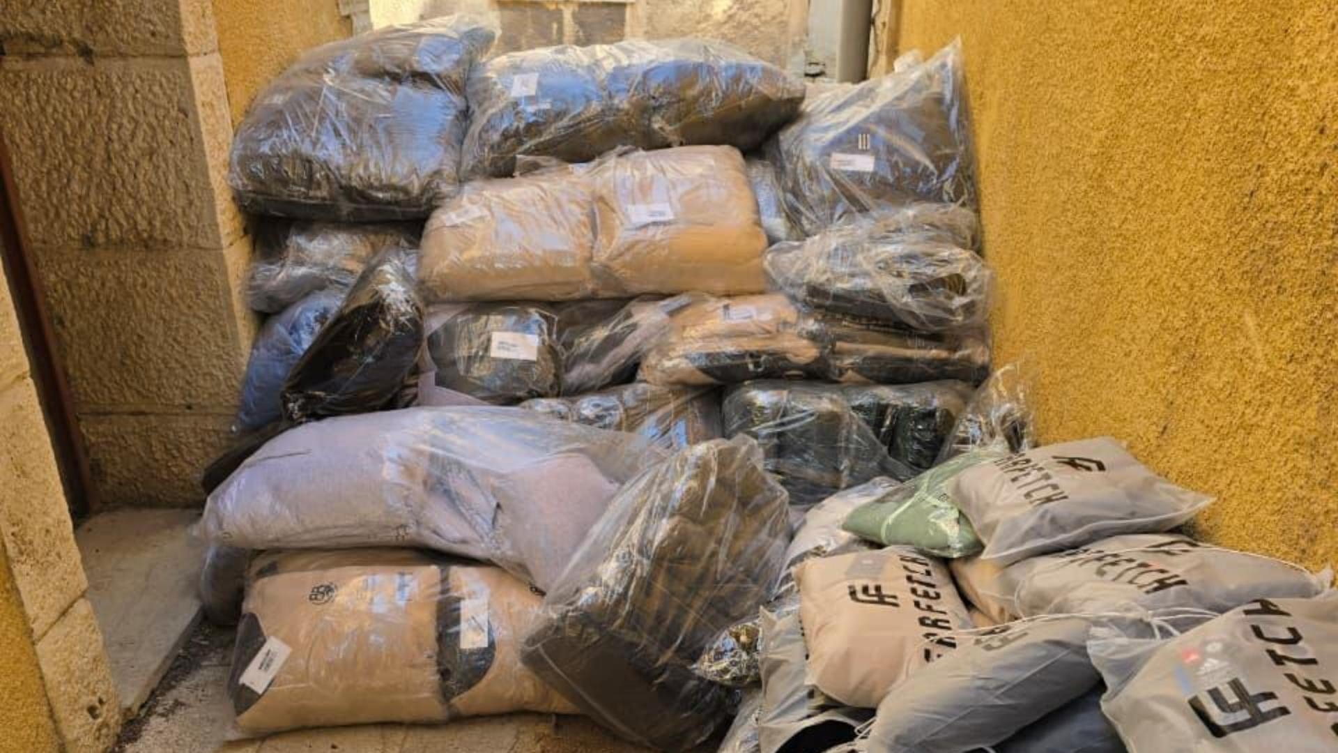 بالصور: ضبط جملة بضائع مهربة